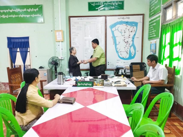 လူမှုထူးချွန်တံဆိပ်(ပထမ)အဆင့် ချီးမြှင့်ခံရသူများအား ချီးမြှင့်ငွေများ ပေးအပ်ခြင်း