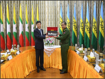 ပြည်ထဲရေးဝန်ကြီးဌာန ပြည်ထောင်စုဝန်ကြီး ဒုတိယဗိုလ်ချုပ်ကြီး ထွန်းထွန်းနောင်၊ မြန်မာနိုင်ငံဆိုင်ရာ တရုတ်ပြည်သူ့သမ္မတနိုင်ငံ သံအမတ်ကြီး H.E. Ms. Ma Jia နှင့် တရုတ်ပြည်သူ့လုံခြုံရေးဆိုင်ရာဝန်ကြီးဌာန လက်‌ထောက်ဝန်ကြီး H.E. Mr. Liu Zhong Yi တို့ ဦးဆောင်သော ကိုယ်