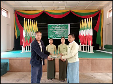 ရှမ်းပြည်နယ်၊ နမ့်စန်ခရိုင်၊ မိုးနဲမြို့နယ် ကမ္ဘောဇခန်းမ၌ အကြမ်းဖက်ဖြစ်စဉ်များကြောင့် ယာယီနေရပ်စွန့်ခွာပြည်သူများအား ထောက်ပံ့ပေးအပ်ခြင်းအခမ်းအနား ကျင်းပ