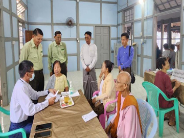 မွန်ပြည်နယ်၊ သထုံခရိုင်ပြည်သူ့ဆေးရုံကြီး၌ အငြိမ်းစားနိုင်ငံ့ဝန်ထမ်းများအား ကျန်းမာရေးစောင့်ရှောက်မှုပေးခြင်းနှင့် အခြေခံစားသောက်ကုန်များ ဈေးနှုန်းသက်သာစွာ ရောင်းချပေးနေမှုအခြေအနေအား ကြည့်ရှုစစ်ဆေး 