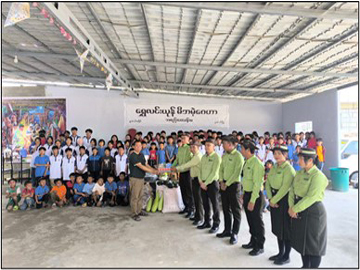 ရှမ်းပြည်နယ်၊ မူဆယ်ခရိုင်၊ မူဆယ်မြို့၊ ဟိုမွန်ရပ်ကွက်၊ ရွှေလင်းယုန်မိဘမဲ့ဂေဟာ၌ ကလေးငယ်များအား နေ့လည်စာကျွေးမွေးခြင်းနှင့် ဂေဟာအတွက်လိုအပ်သည်များ သွားရောက်လှူဒါန်း