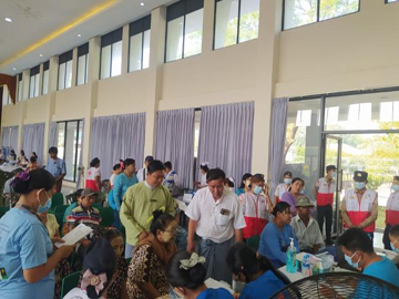 ရန်ကုန်တိုင်းဒေသကြီး၊ ဒဂုံမြို့သစ်ခရိုင်၊ ဒဂုံမြို့သစ်(ဆိပ်ကမ်း)မြို့နယ်ခန်းမ၌ ပြည်သူများအား “မရှိ၍ မလင်းသူမရှိစေရ” ကွင်းဆင်းကုသရေးအစီအစဉ်ဖြင့် ကျန်းမာရေးစောင့်ရှောက်ကုသပေးနေမှု အခြေအနေအား ကြည့်ရှုစစ်ဆေး