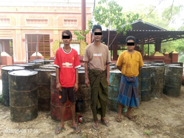 မန္တလေးတိုင်းဒေသကြီး၊ ညောင်ဦးမြို့နယ်၌ ရေနံစိမ်းများ သယ်ဆောင်လာသူ အမျိုးသား သုံးဦးအား ဖမ်းဆီးအရေးယူ
