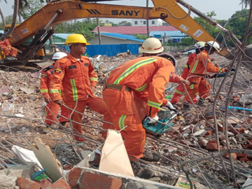 ငလျင်လှုပ်ခတ်မှုကြောင့် ထိခိုက်ပျက်စီးဆုံးရှုံးမှုဖြစ်ပွားခဲ့သောဒေသများတွင် မီးသတ်ဦးစီးဌာနမှ ရှင်းလင်းရေးလုပ်ငန်းများ ဆောင်ရွက်မှု
