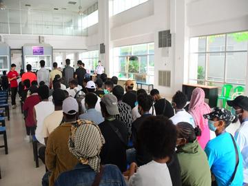 အွန်လိုင်းလိမ်လည်မှု (Telecom Fraud) နှင့် ဒုစရိုက်မှုလုပ်ငန်းများတွင် ဆက်စပ်ပါဝင်ခဲ့ကြသည့် အီသီယိုးပီးယားနိုင်ငံသား ၉၀ ဦးအား မြန်မာ-ထိုင်း အမှတ်(၂)ချစ်ကြည်ရေးတံတားမှတစ်ဆင့် ပြည်နှင်လွှဲပြောင်းပေးအပ်ခဲ့ပြီး ပြည်ပနိုင်ငံသား ၁၁ ဦးအား ထပ်မံစစ်ဆေးဖော်ထုတ်ထိန်