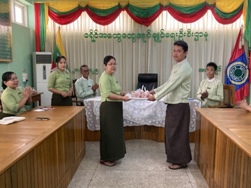 ရန်ကုန်တိုင်း‌ဒေသကြီး၊ အလုံခရိုင်အထွေထွေအုပ်ချုပ်ရေးဦးစီးဌာန အစည်းအဝေးခန်းမ၌ ဝန်ထမ်း သားသမီး ကျောင်းသား/သူများအား ပညာသင်ကြေးထောက်ပံ့ခြင်းနှင့် ဝန်ထမ်းများအား ကြက်ဥ အာဟာရထောက်ပံ့ပေးအပ်ခြင်းအခမ်းအနား ကျင်းပ