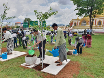 ရှမ်းပြည်နယ်၊ လွိုင်လင်ခရိုင်၊ လွိုင်လင်မြို့နယ်၊ ပင်လုံမြို့၊ မဟာရဋ္ဌဘိသာမဂ္ဂီစေတီတော်ဝင်းအတွင်း မိုးရာသီသစ်ပင်စိုက်ပျိုးပွဲအခမ်းအနား ကျင်းပ