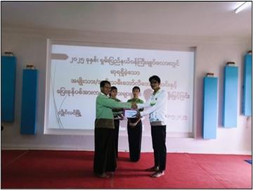 ရှမ်းပြည်နယ်၊ လွိုင်လင်ခရိုင်အထွေထွေအုပ်ချုပ်ရေးဦးစီးဌာနရုံး အစည်းအဝေးခန်းမ၌ ၂၀၂၅ ခုနှစ်၊ ပြည်နယ်ဝန်ကြီးချုပ်ဖလားတွင် ဆုရရှိခဲ့သော အမျိုးသား/အမျိုးသမီး ဘော်လီဘောအသင်းနှင့် ပြေးခုန်ပစ်အားကစားသမားများအား ဂုဏ်ပြုဆုချီးမြှင့်ခြင်းအခမ်းအနား ကျင်းပ