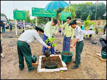 မွန်ပြည်နယ်၊ ကျိုက်ထိုခရိုင်၊ ဘီးလင်းမြို့၊ ဆင်စုကျေးရွာရှိ အခြေခံပညာမူလတန်းကျောင်းဝင်းအတွင်း၌ ၂၀၂၅ ခုနှစ်၊ မိုးရာသီအကြို သစ်ပင်စိုက်ပျိုးပွဲအခမ်းအနား ကျင်းပ 
