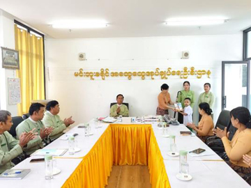 မကွေးတိုင်းဒေသကြီး၊ မင်းဘူးခရိုင်အထွေထွေအုပ်ချုပ်ရေးဦးစီးဌာနရုံး အစည်းအဝေးခန်းမ၌ ဝန်ထမ်း သား/သမီးများအား ၂၀၂၅-၂၀၂၆ ပညာသင်နှစ်၊ ပညာသင်စရိတ်ထောက်ပံ့ပေးအပ်ပွဲအခမ်းအနား ကျင်းပ