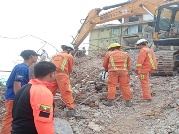 ငလျင်လှုပ်ခတ်မှုကြောင့် ထိခိုက်ပျက်စီးဆုံးရှုံးမှုဖြစ်ပွားခဲ့သောဒေသများတွင် မီးသတ်ဦးစီးဌာနမှ ရှင်းလင်းရေးလုပ်ငန်းများ ဆောင်ရွက်မှု