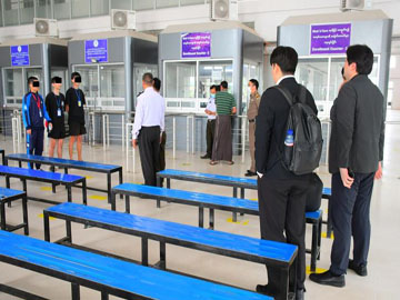 မြန်မာနိုင်ငံအတွင်းသို့ နယ်စပ်လမ်းကြောင်းများမှတစ်ဆင့် တရားမဝင် ဝင်ရောက်လာသည့် တောင်ကိုရီးယားနိုင်ငံသား သုံးဦးအား သက်ဆိုင်ရာနိုင်ငံသို့ ထပ်မံပြည်နှင် လွှဲပြောင်းပေးအပ်