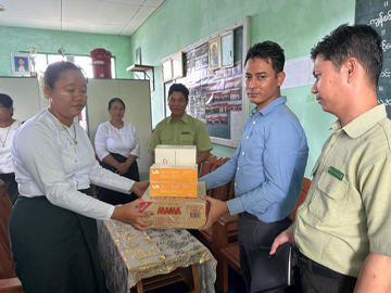 မန္တလေးတိုင်းဒေသကြီး၊ အောင်မြေသာစံခရိုင်၊ မတ္တရာမြို့နယ်၊ ထီးတော်မိုးကျေးရွာအုပ်စု၊ အခြေခံပညာအထက်တန်းကျောင်း(ခွဲ)၌ G-12 စာမေးပွဲပြန်လည်ဖြေဆိုမည့် ကျောင်းသား/‌သူများနှင့် ဆရာ/ ဆရာမများအား ထောက်ပံ့ပစ္စည်းများ ပေးအပ် 