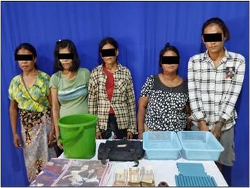 မန္တလေးတိုင်းဒေသကြီး၊ ချမ်းအေးသာစံမြို့နယ်၌ ပုံဝိုင်းလောင်းကစားပြုလုပ်သူ အမျိုးသား တစ်ဦးနှင့် အမျိုးသမီး လေးဦးအား ဖမ်းဆီးအရေးယူ