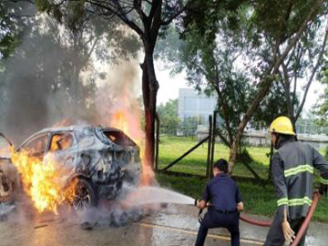 ရန်ကုန်တိုင်းဒေသကြီး၊ အင်းစိန်မြို့နယ်၊ စော်ဘွားကြီးကုန်းရပ်ကွက်၊ သီရိမင်္ဂလာလမ်း၊ ဂေါက်သီးလုံးမီးပွိုင့်အနီး၌ မော်တော်ယာဉ် တစ်စီး မီးလောင်မှု 