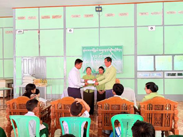 မန္တလေးတိုင်းဒေသကြီး၊ ချမ်းအေးသာစံမြို့နယ်အထွေထွေအုပ်ချုပ်ရေးဦးစီးဌာန(ယာယီရုံး)၌ ၂၀၂၅-၂၀၂၆ ပညာသင်နှစ်၊ ဝန်ထမ်းများ၏ သား/သမီးများအား ပညာသင်စရိတ် ထောက်ပံ့ပေးအပ်ပွဲအခမ်းအနား ကျင်းပ