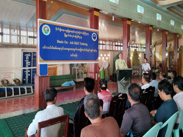 မွန်ပြည်နယ်၊ မော်လမြိုင်ခရိုင်၊ သံဖြူဇရပ်မြို့နယ်၊ ကျိုက္ခမီမြို့၊ မြို့မဈေးရပ်ကွက်ရှိ မြို့လယ်ဓမ္မာရုံ၌ ဖွင့်လှစ်သည့် ပင်လယ်ငါးဖမ်းရေလုပ်သားများအတွက် အခြေခံလုပ်ငန်းခွင်ကျွမ်းကျင်မှုသင်တန်း ဖွင့်ပွဲအခမ်းအနား ကျင်းပ