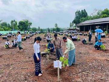 မွန်ပြည်နယ်၊ ကျိုက်ထိုခရိုင်၊ ကျိုက်ထိုမြို့နယ်၊ ဖက္ကလိပ်ကျေးရွာရှိ အခြေခံပညာအထက်တန်းကျောင်း(ရွှေဥဩ)၌ မိုးရာသီသစ်ပင်စိုက်ပွဲအခမ်းအနား ကျင်းပ 