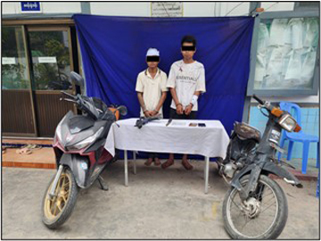 မန္တလေးတိုင်းဒေသကြီး၊ မဟာအောင်မြေမြို့နယ်၌ သေနတ်အတုဖြင့် ခြိမ်းခြောက်ကာ လုယက်မှု ကျူးလွန်သူများအား သက်သေခံပစ္စည်းများနှင့်အတူဖော်ထုတ်ဖမ်းဆီး