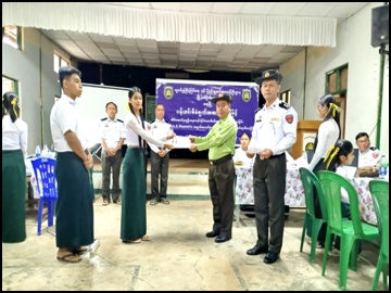 မွန်ပြည်နယ်၊ ရေးခရိုင်၊ ရေးမြို့နယ်၊ အောင်မင်္ဂလာရပ်ကွက်၊ အမှတ်(၂)အခြေခံပညာအထက်တန်း ကျောင်းခန်းမ၌ လူဝင်မှုကြီးကြပ်ရေးနှင့် ပြည်သူ့အင်အားဝန်ကြီးဌာနမှ ကျောင်းသား၊ ကျောင်းသူ များအား ပန်းခင်းစီမံချက်အဆင့် (၃) လုပ်ငန်းစဉ်များ ဆောင်ရွက်နေမှု