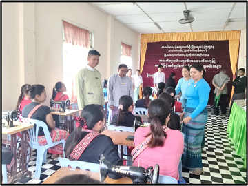 ရှမ်းပြည်နယ်၊ မိုင်းတုံခရိုင်၊ မိုင်းတုံမြို့နယ်၊ ကျေးလက်ဒေသဖွံ့ဖြိုးတိုးတက်ရေးဦးစီးဌာနက ဖွင့်လှစ်သည့် အသက်မွေးဝမ်းကြောင်းအထောက်အကူပြု အဆင့်မြင့်အပ်ချုပ်စက်သင်တန်းဖွင့်ပွဲ အခမ်းအနား တက်ရောက်