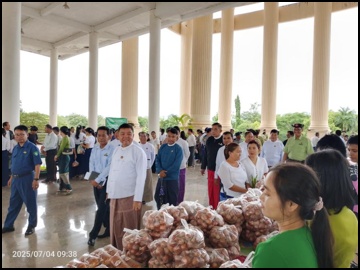 မွန်ပြည်နယ်၊ မော်လမြိုင်ခရိုင်၊ မော်လမြိုင်မြို့ရှိ တက္ကသိုလ်များ၌ ဝန်ထမ်းများနှင့် မိသားစုဝင်များ၊ ကျောင်းသား/ သူများ သက်သာချောင်ချိရေးအတွက် အခြေခံစားသောက်ကုန်များ ရောင်းချနေမှုအား ကြည့်ရှုစစ်ဆေး 